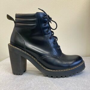 Dr Martens Persephone laced platform boot women's size 11